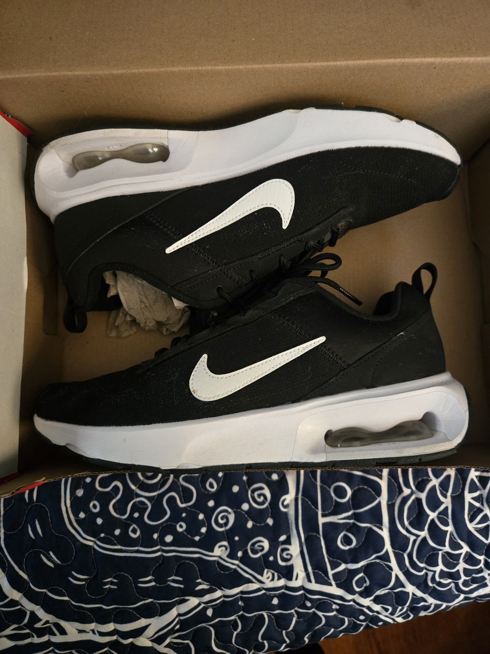 Nike Black and White Air Cushion Low-Top Sneakers